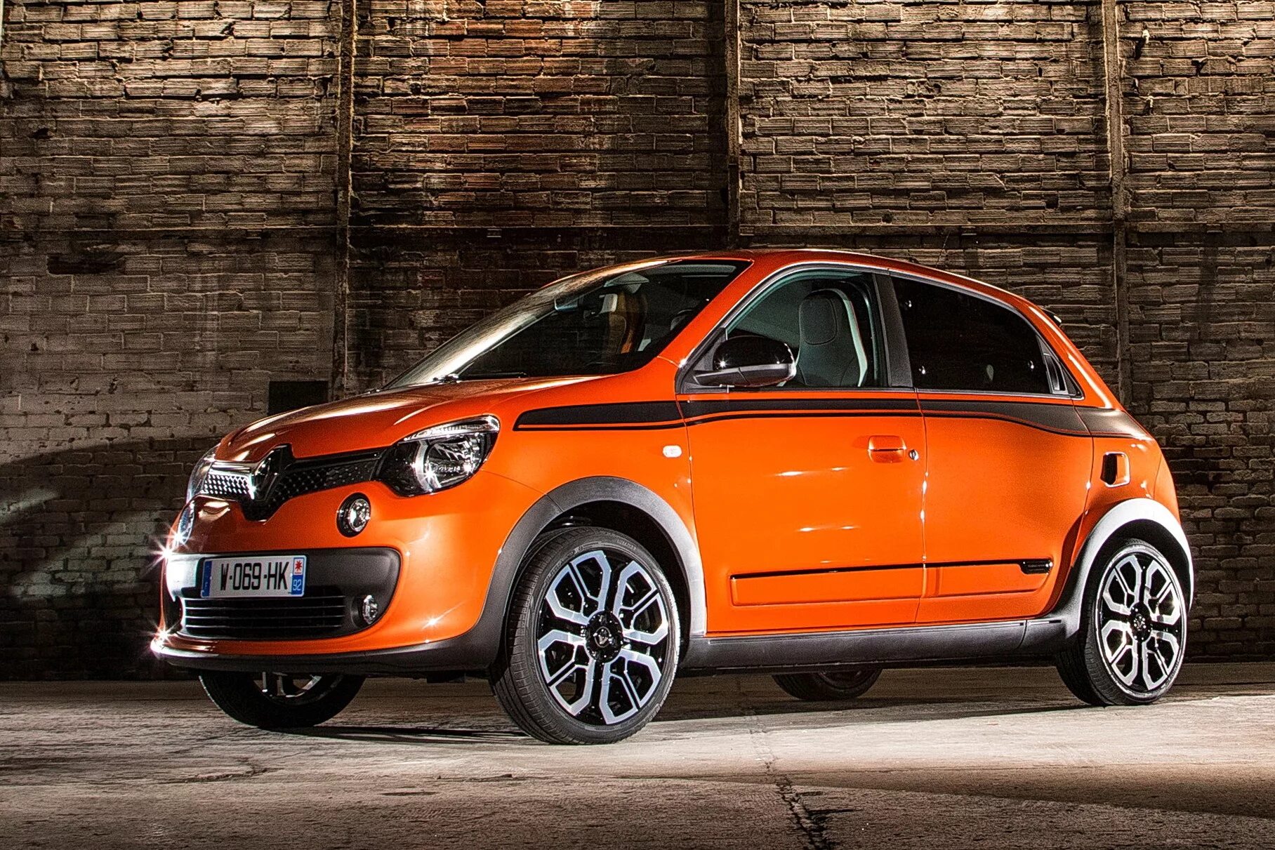 Renault выходит. Renault Twingo Smart. Рено Твинго смарт 453. Renault Twingo gt. Renault Twingo электрокары.