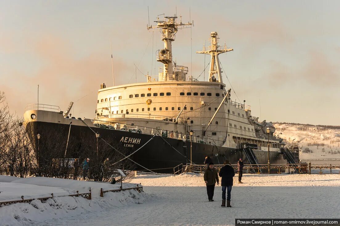 Спуск на воду атомного ледокола ленин. Атомный ледокол Ленин. Атомный ледокол Ленин Мурманск. Атомоход ледокол Ленин. Атомоход Ленин Мурманск.