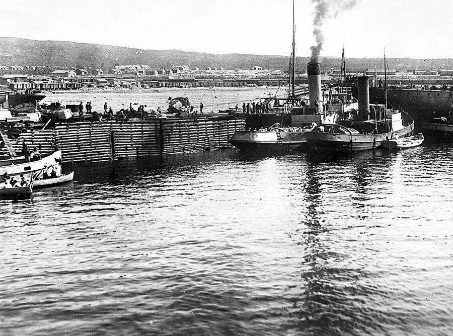 Учрежденная в 1930 году морская. Моряк 19 века. Матросы российского императорского флота. Учрежденная в 1930 году морская. Эпрон водолазы.