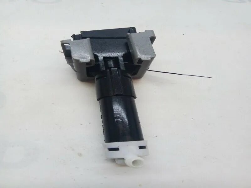 Форсунки омывателя фар мазда. Форсунка омывателя mazda 6 gj. ghr45182x. ghr45182y. омыватель фар мазда 6 gj.