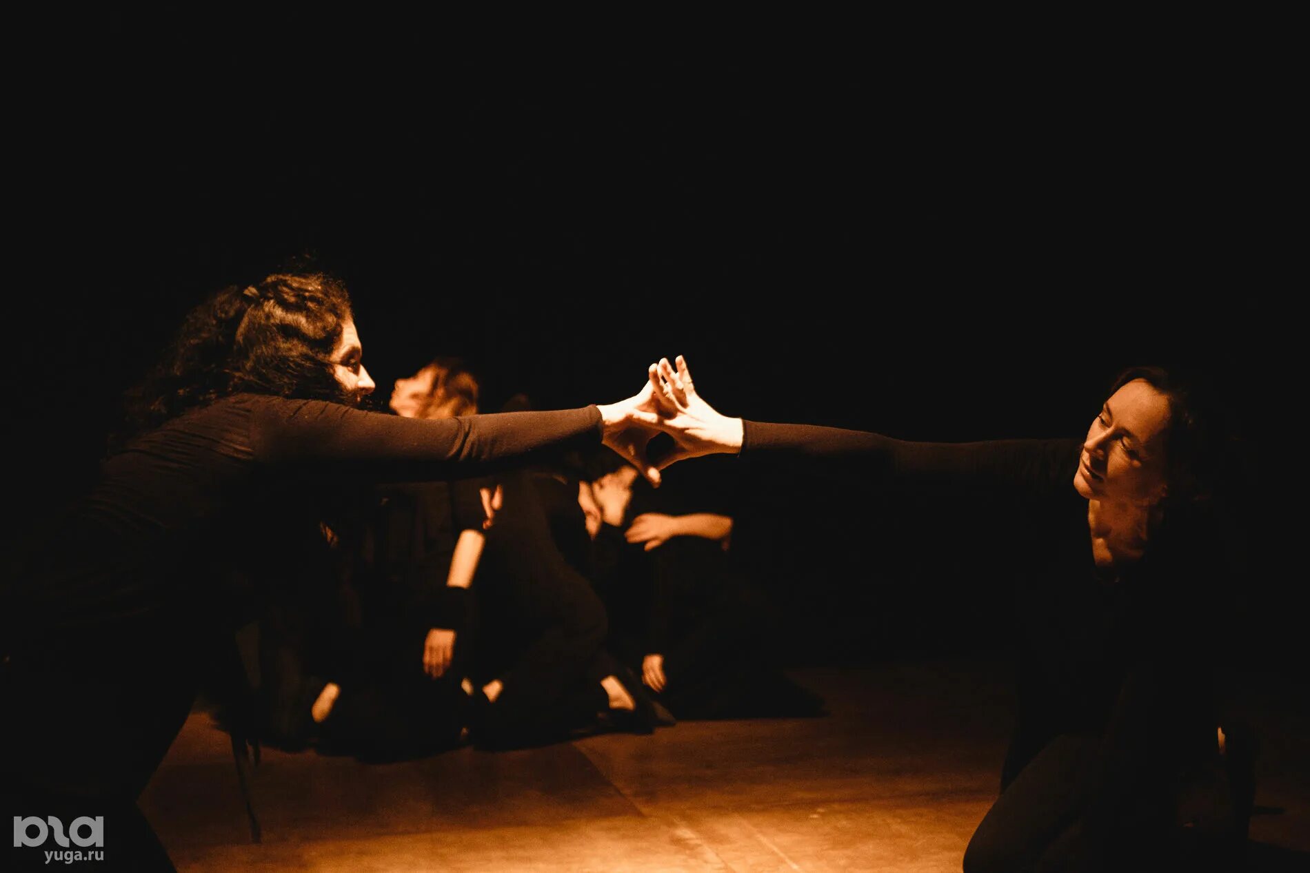 Джонатан фокс плейбек. Театр психологических импровизаций. Плейбек тевилджик. Психологический театр. Московский театр плейбек москва.