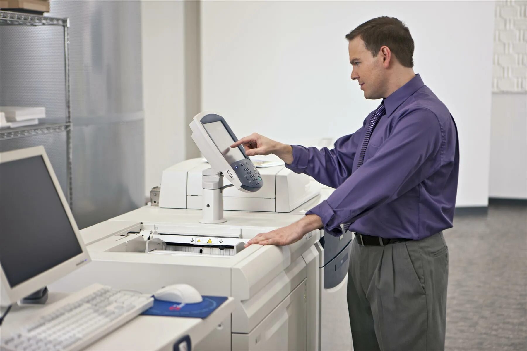 Включи копи. Оргтехника для офиса. Принтер в офисе. Печатная техника. Принтер Xerox в офисе.