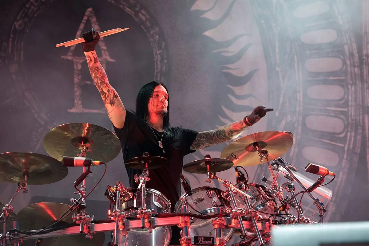 Даниэль групп. Даниэль эрландссон. даниэль эрландссон arch enemy. arch enemy барабанщик. adrian erlandsson.