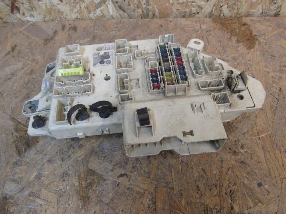 Ленд крузер 100 предохранитель сигнала Предохранитель ALT 120A Toyota 90982-08274. Toyota Land Cruiser Prado 120-seri
