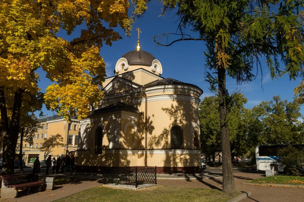 церковь в сестрорецке у вокзала. часовня серпухов. тихвинская часовня в кронштадте. тихвинская часовня. тихвинская часовня в кронштадте осень.