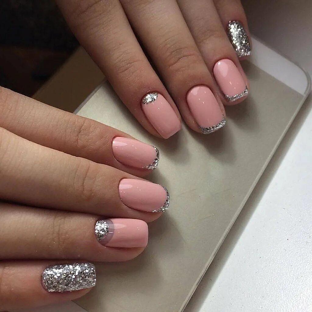 розово серебряный маникюр. маникюр розовый с серебром. маникюр розовый с серебряным. розово серебристый маникюр. ногти серебристые с розовым.