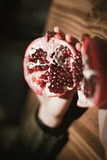 Гранат в руках