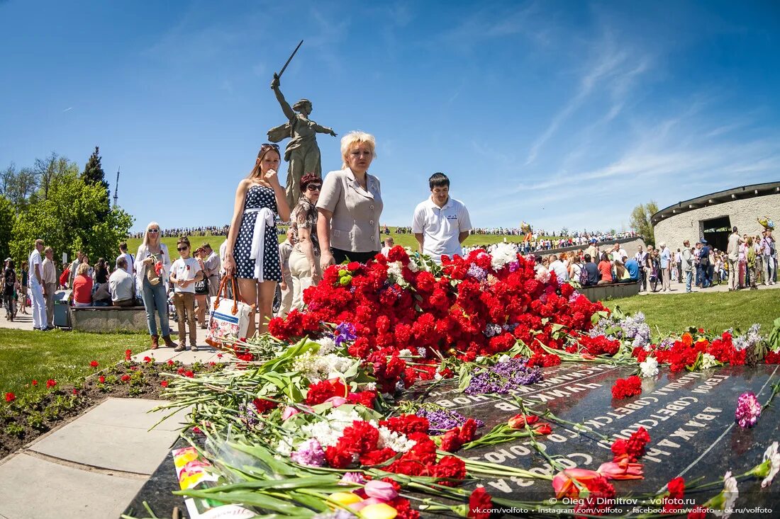 Похороненные в кургане. Мамаев Курган Волгоград могила Чуйкова. Могилу Чайкова на Мамаевом Кургане. Захоронение Чуйкова на Мамаевом Кургане. Могила Чуйкова на Мамаевом Кургане.