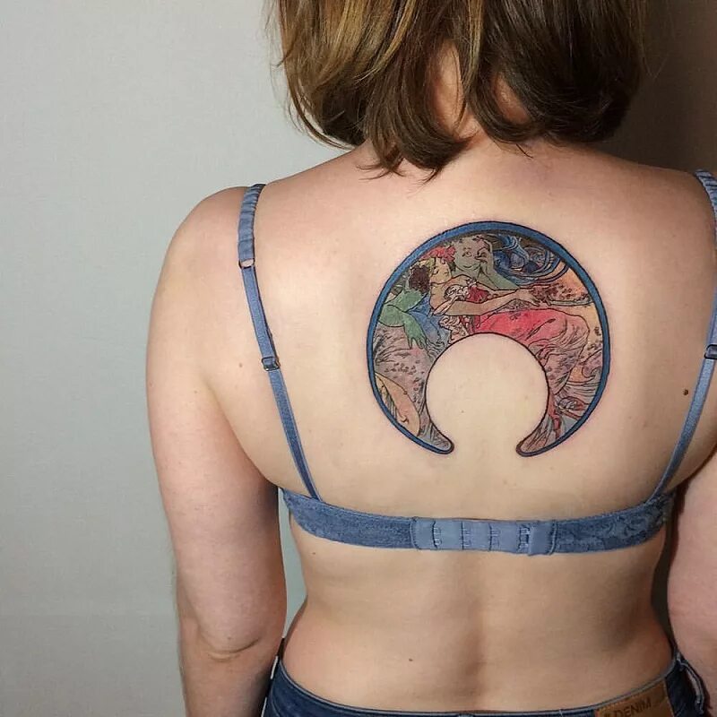 Лунница трайбл. Тату полумесяц. Лунница оберег тату. Лунница славянский оберег тату. Трехрогая лунница тату.