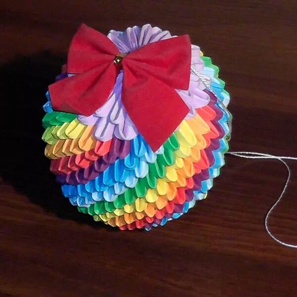 Игрушка в технике оригами. Оригами новогодние игрушки. Оригами елочная игрушка. Новогоднее украшение модульное оригами. Модульное оригами елочные игрушки.