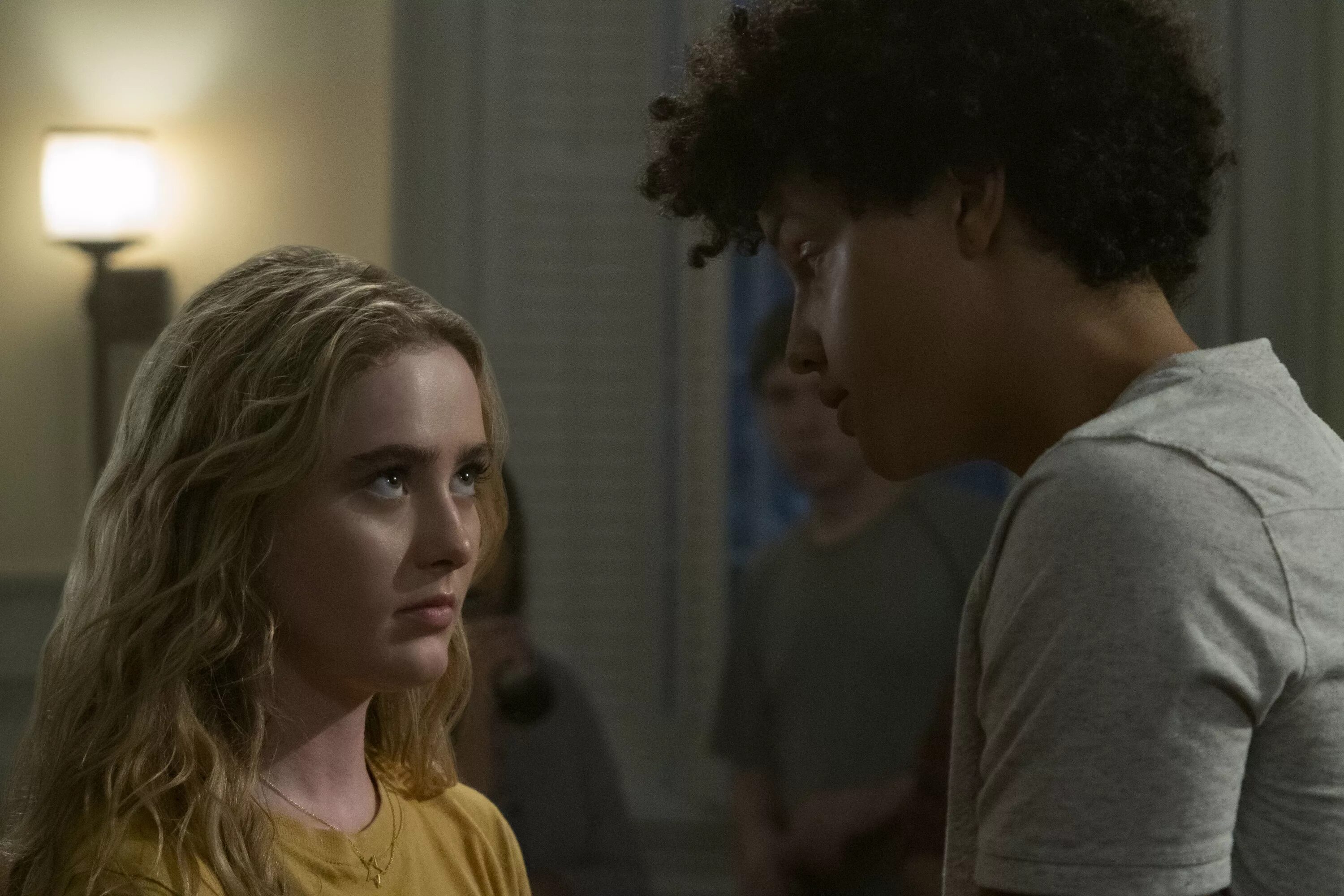 Пары нетфликс. Сериал нетфликс the society. общество сериал 2019 нетфликс. общество сериал нетфликс поцелуй. сериал элли нетфликс.