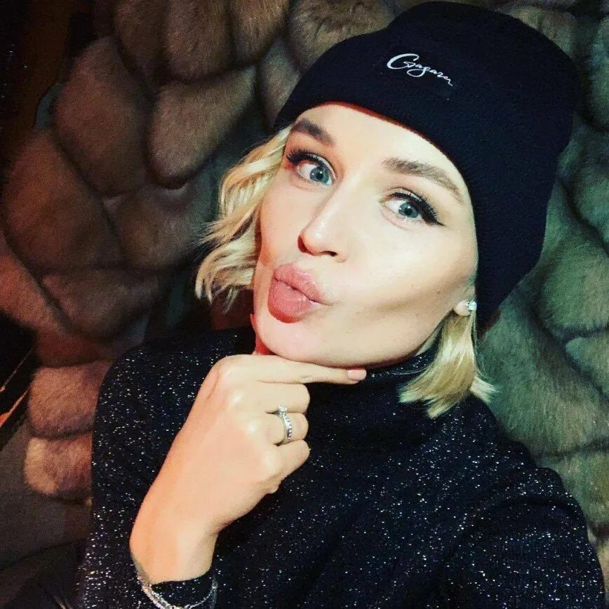 шапка гагарина. губы полины гагариной. полина гагарина 1999. полина гагарина. полина гагарина.