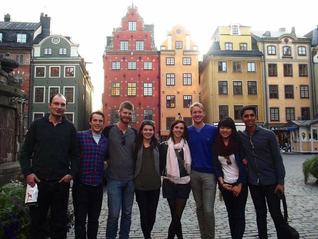 Эмиграция в швецию. Шведы и мигранты. Швеция люди. Швеция эмигранты. Арабы в швеции.