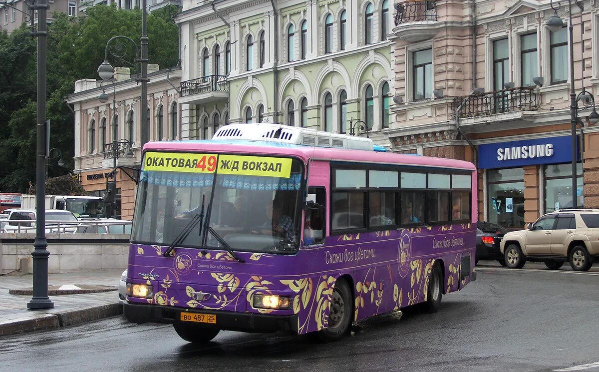 Транспорт автобусы владивосток. Владивостокский автобус. Автобус Владивосток. Автобус 39 Владивосток. Автобус 49 Владивосток.