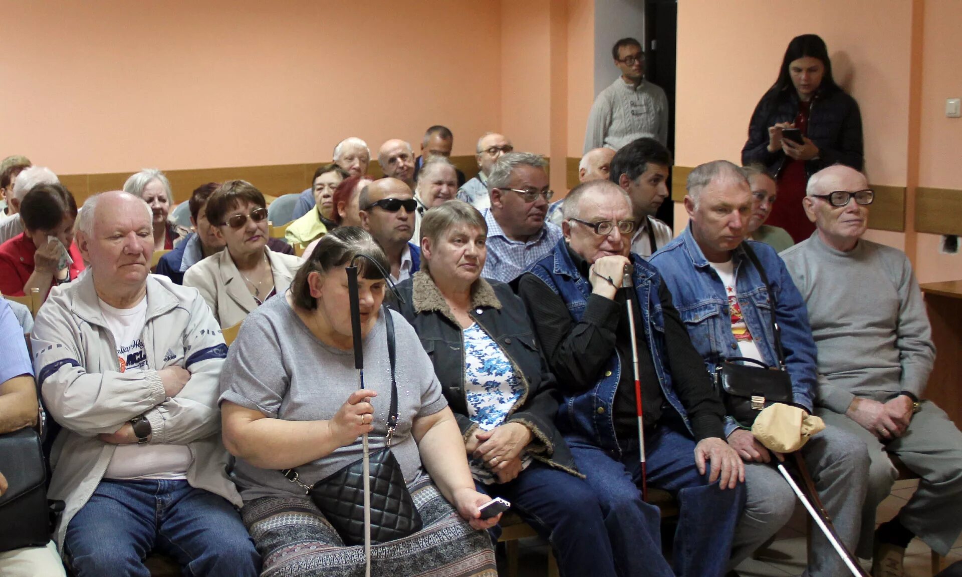 Брянский городской совет народных депутатов здание. Благотворительные организации. Щеглов николай михайлович. Дк вос брянск. Спецрегионстрой брянск отзывы работников.