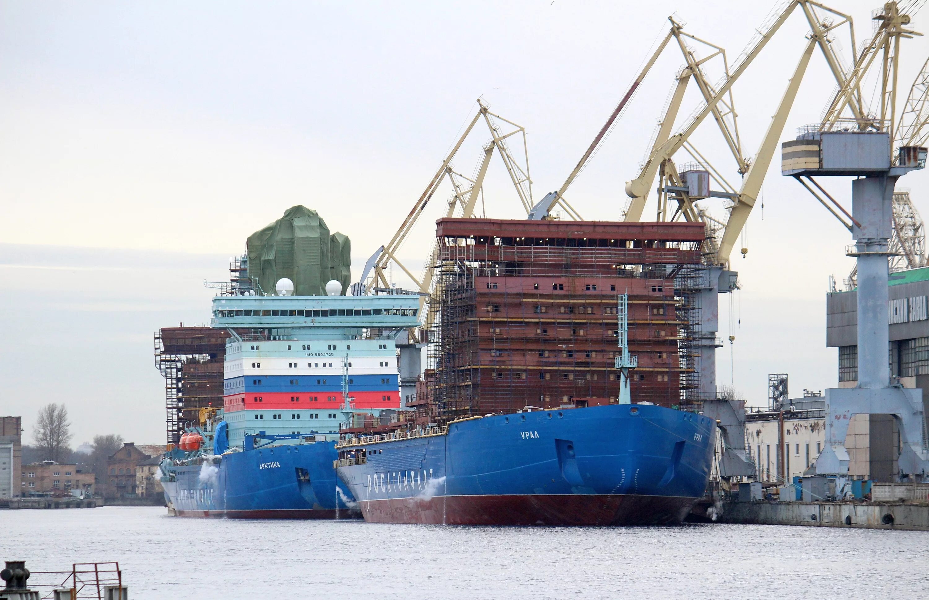 Строящиеся ледоколы. Балтийский завод судостроение. Ледокол урал проекта 22220. Ледокол сибирь 2021. Урал атомный ледокол проекта 22220.