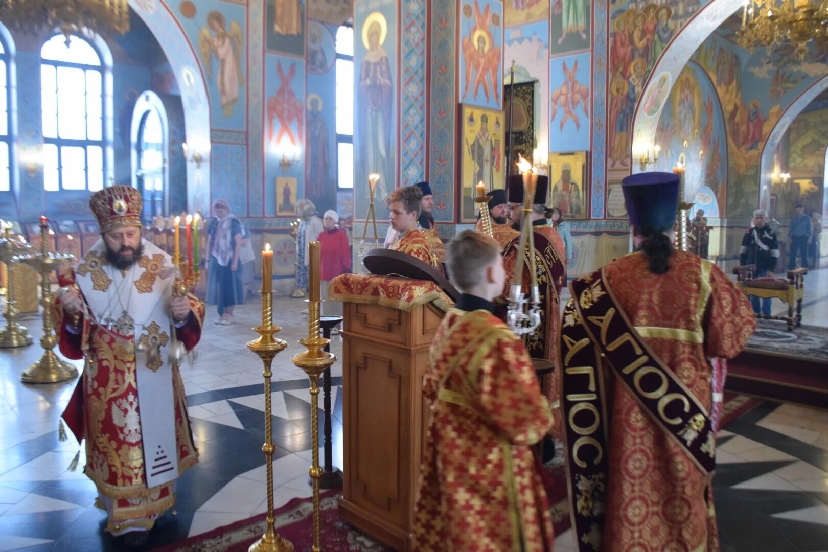 иподиакон тихон. служба в храме у соломенной сторожки. литургия накануне. литургия накануне. диакон артемий аверин.