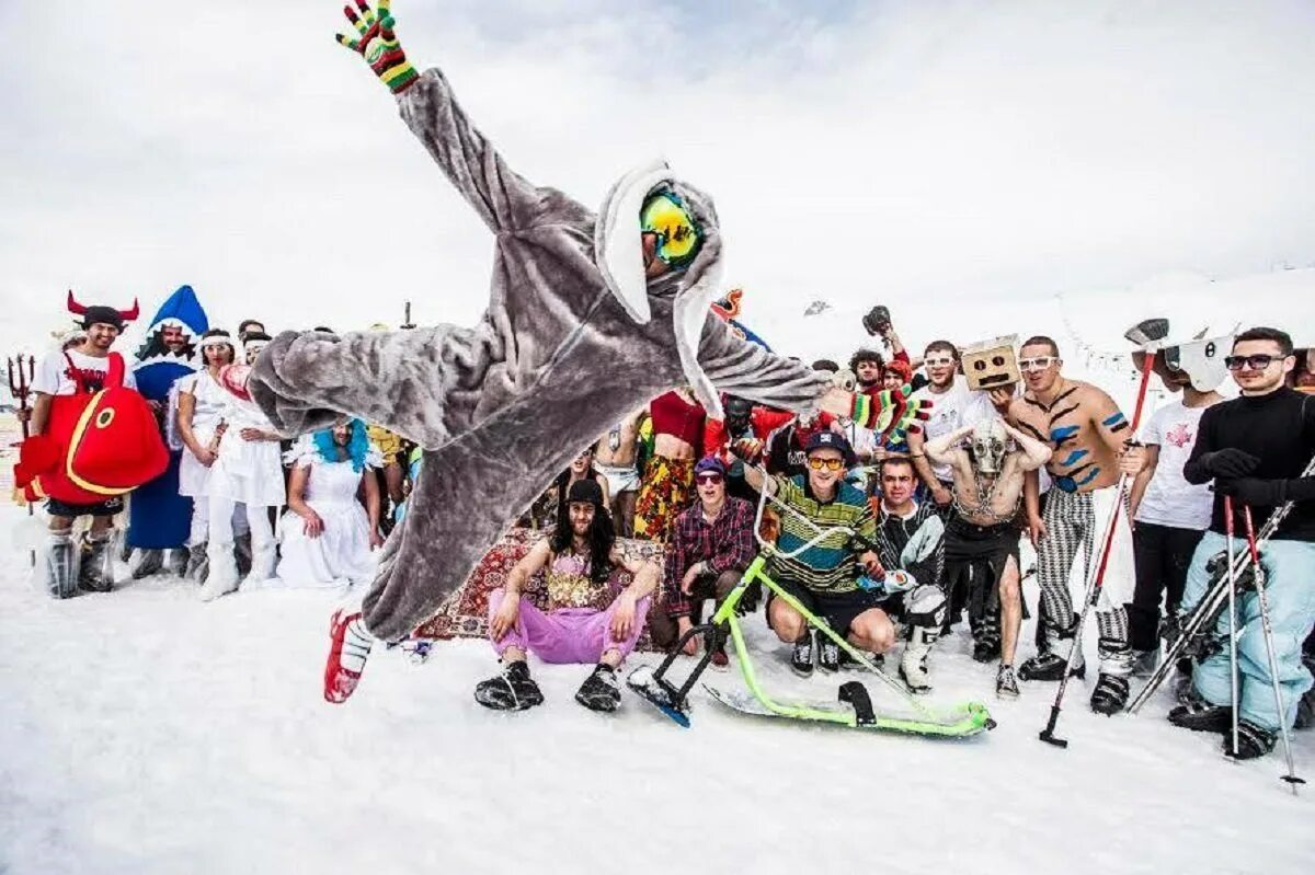 Международное развлечение. Гудаури фестиваль. Фестиваль ред Булл. Red bull Jump Freeze. Red bull мероприятие фестиваль.