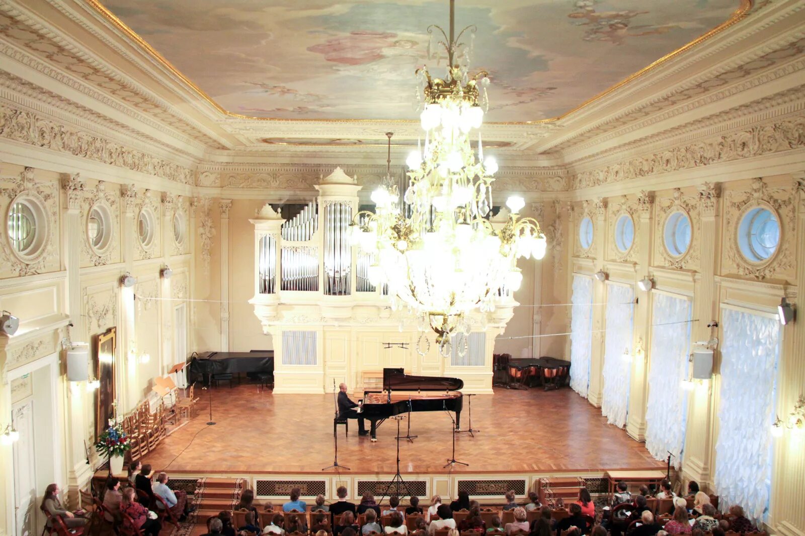 п. московская государственная консерватория имени п. концертный зал рахманинова филармония 2 москва. концерт холл. концертный зал чайковского схема зала.