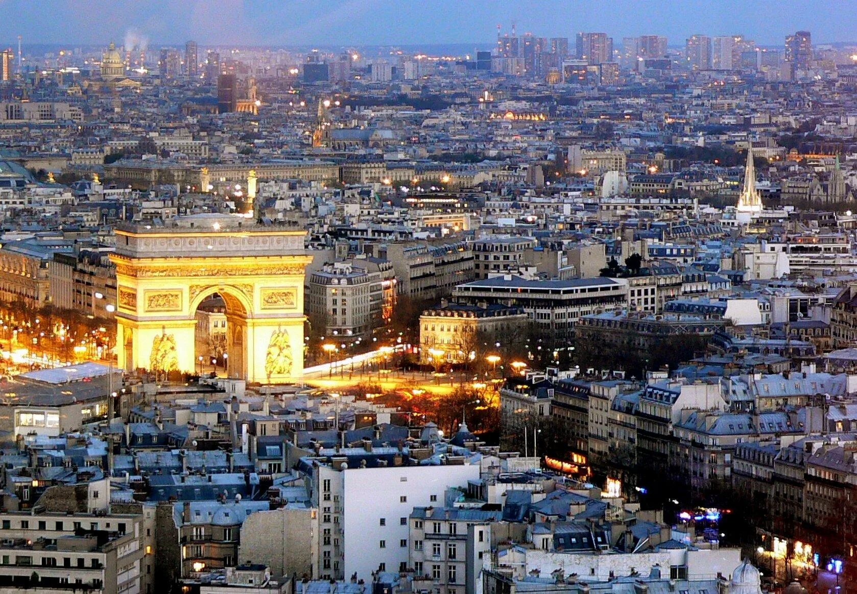 Французские главные города. Париж столица Франции. Столица Франции Париж фото. Триумфальная арка Париж вид с высоты ночью. Франция Париж достопримечательности.