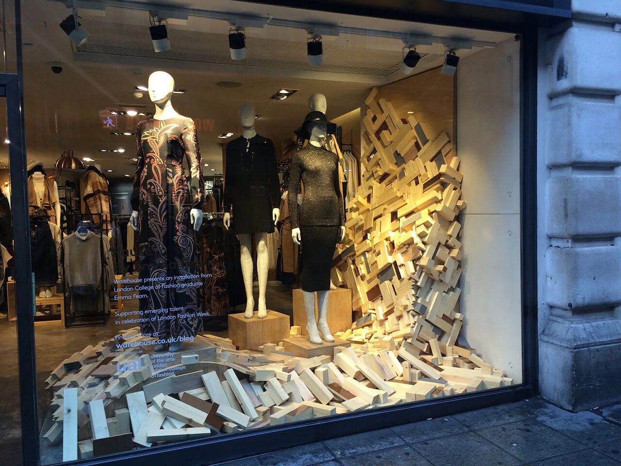 дизайнерские витрины. необычные витрины. как выглядит витрина магазина. витрина магазина. красивая витрина бутика.