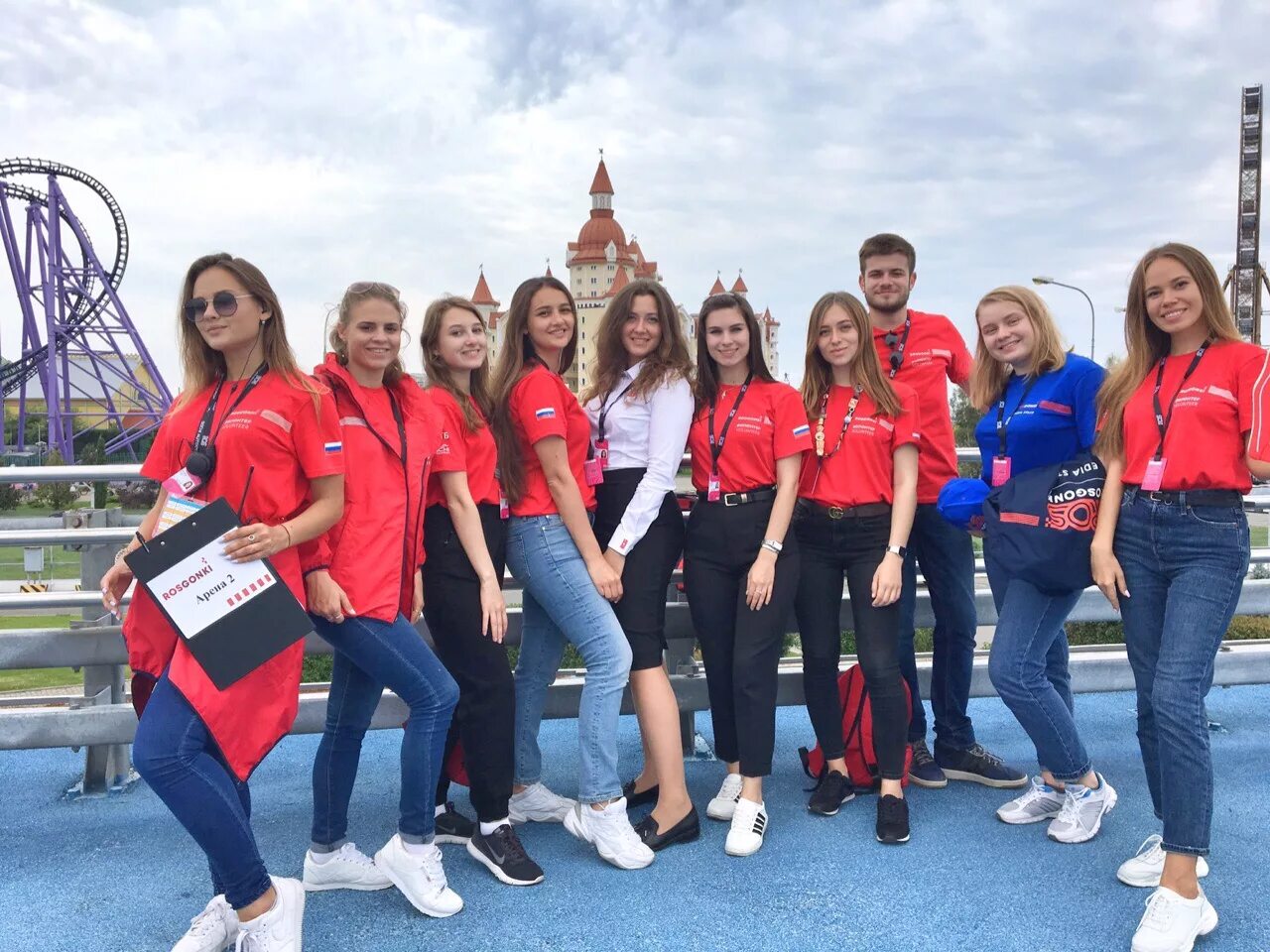 Формула 1 Азербайджан 2022 волонтеры. Формула 1 Сочи волонтеры. Волонтеры на формуле 1 в Азербайджане. Формула 1 волонтеры. Первая волонтерская организация