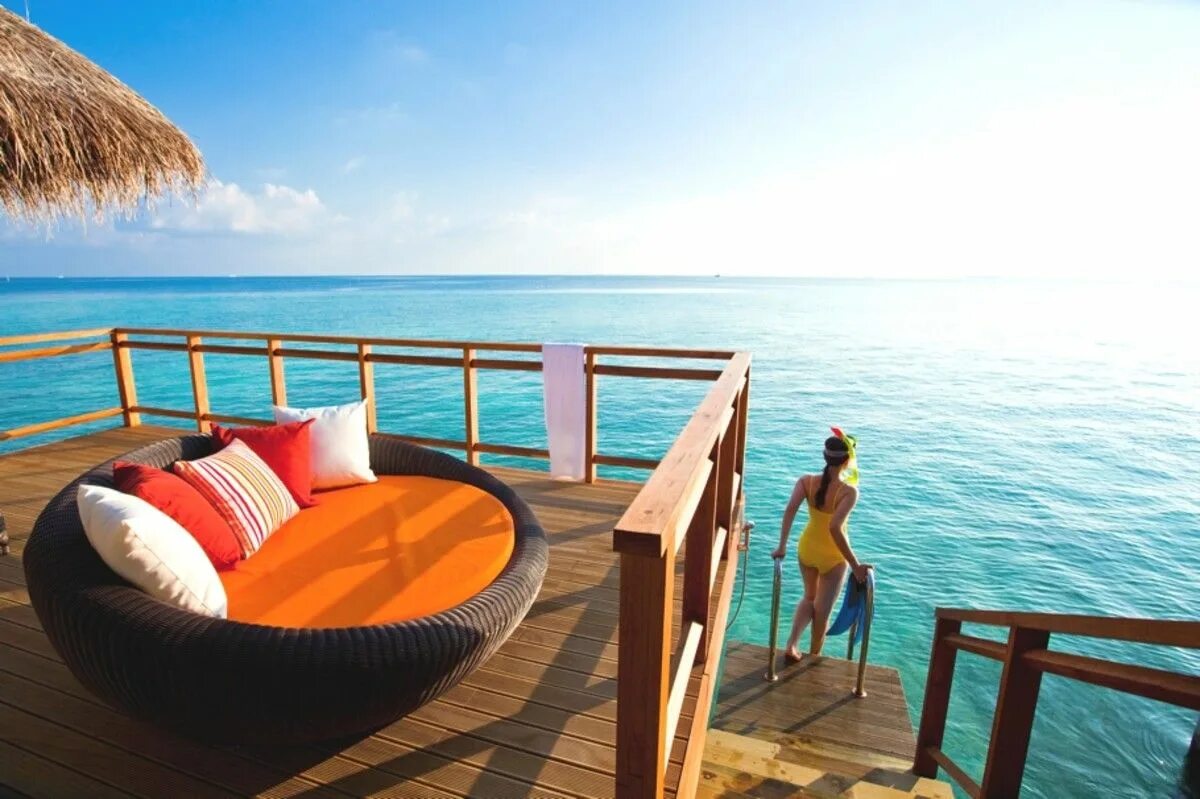 Life beach resort. Виллы Велассару Мальдивы. Velassaru 5* Мальдивы,. Velassaru Maldives Water Villas. Мальдивы Велассару водные бунгало.