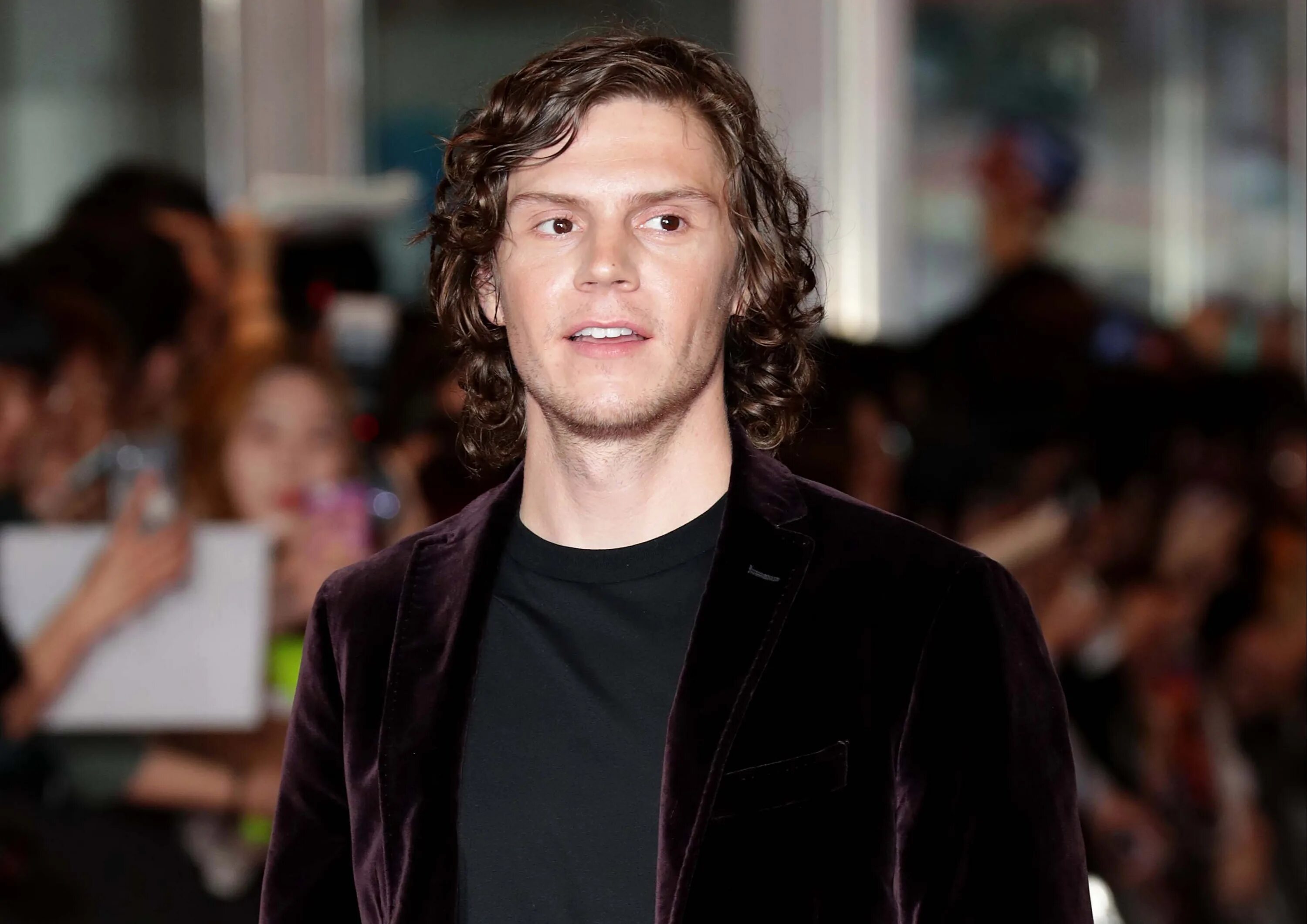 Эван имя. Эван Питерс. Эван Питерс 2021. Эван Питерс 2022. Evan Peters Джеффри Дамера.