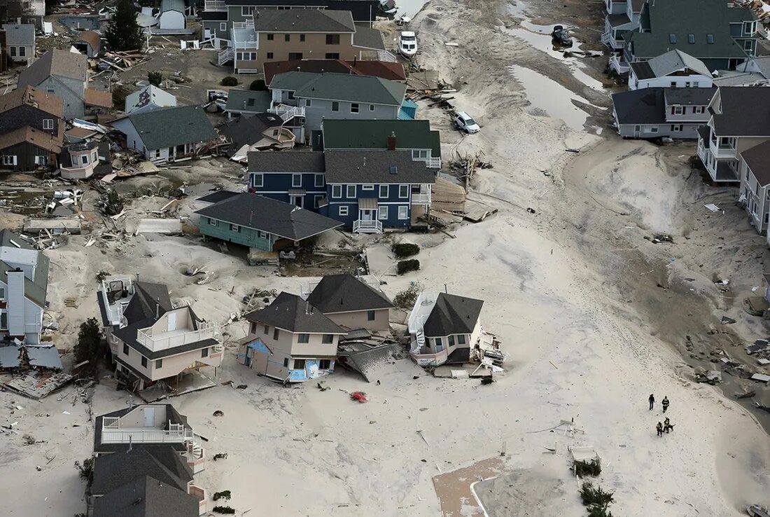 Сша ураган 2012. Сильно разрушенные здания. Калифорния цунами 2022. Землетрясение в японии 2011. Сильно разрушенные здания.