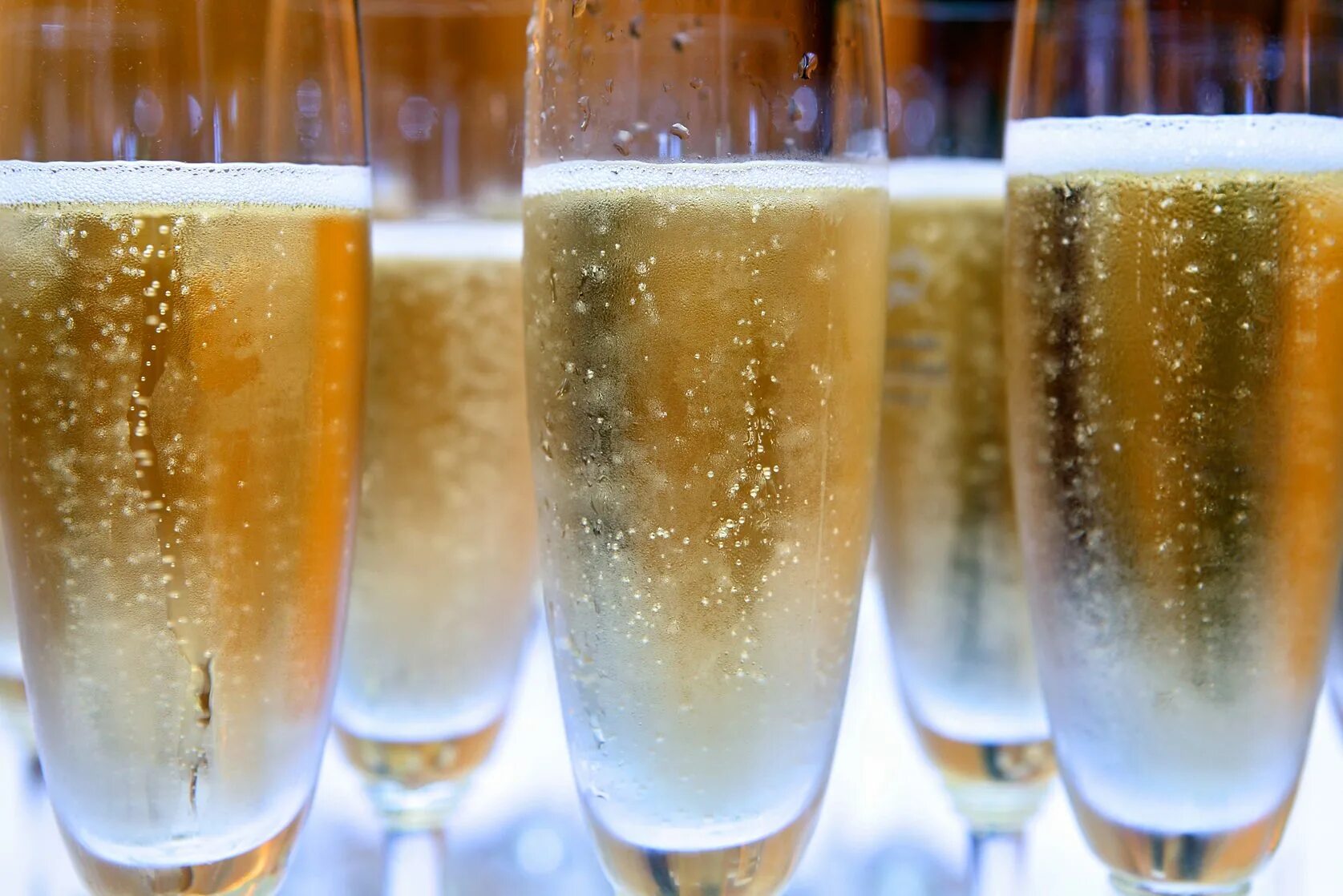 как называются пузырьки в шампанском