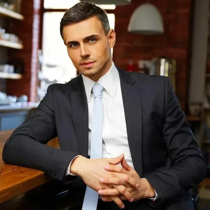 Деловой мужчина. Евгений зуев. Игорь видяскин. Бизнесмен 30 лет. Мужчина среднего возраста.