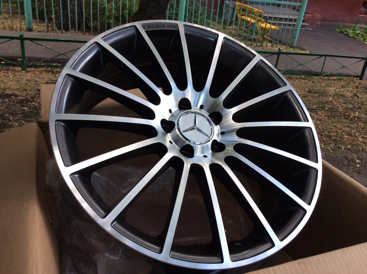 Диски amg r19 на мерседес. Диски amg r19. Диски mercedes r19. Диски мерседес амг р19. Диски amg r19 w205.