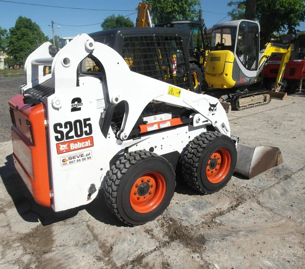 Bobcat s250. Бобкэт 205. Bobcat s590. Bobcat 863. Масса Бобкэт 205.