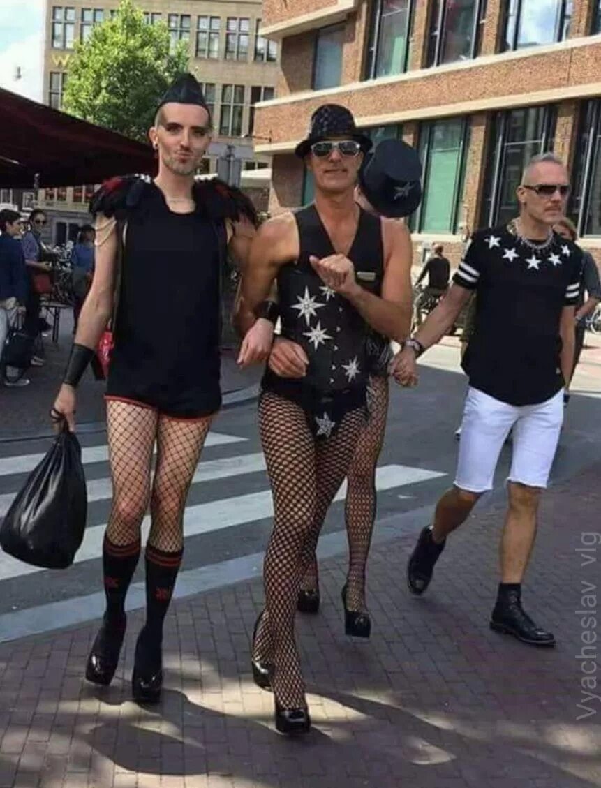 Европа сошла с ума. Сходить. Девушка в пидорке. Европа ты сошла с ума. Европа сошла с ума.