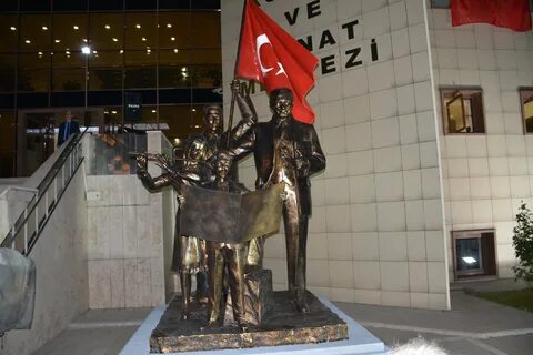 yaptırılan Atatürk heykelinin açılışında yaptığı konuşmasında, "Zaman ...