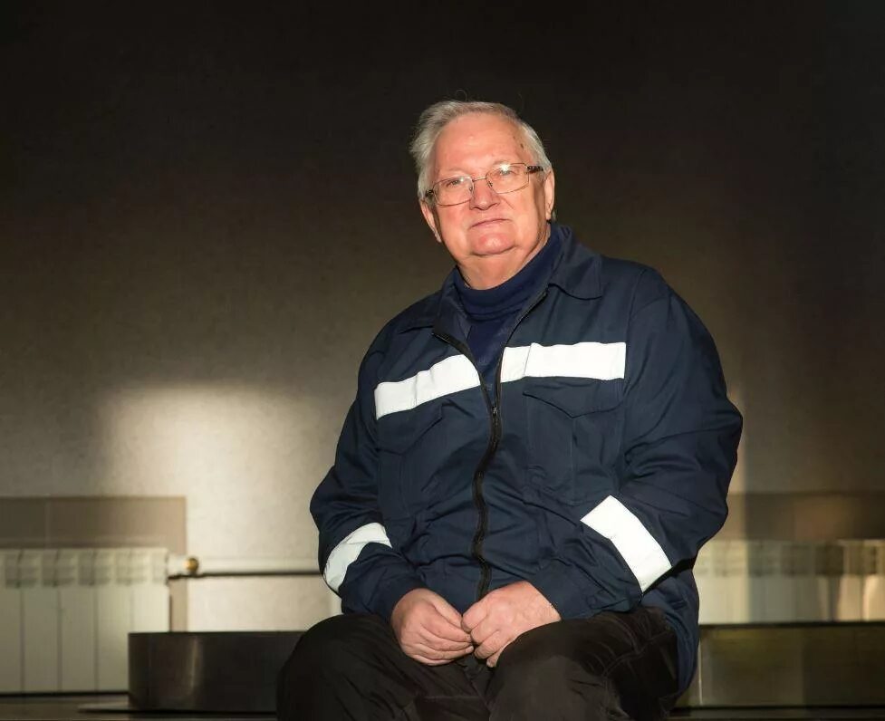 слесарь 6 разряда. профессия лекальщик. токарь на заводе прикол. токарь универсал. русский механик.