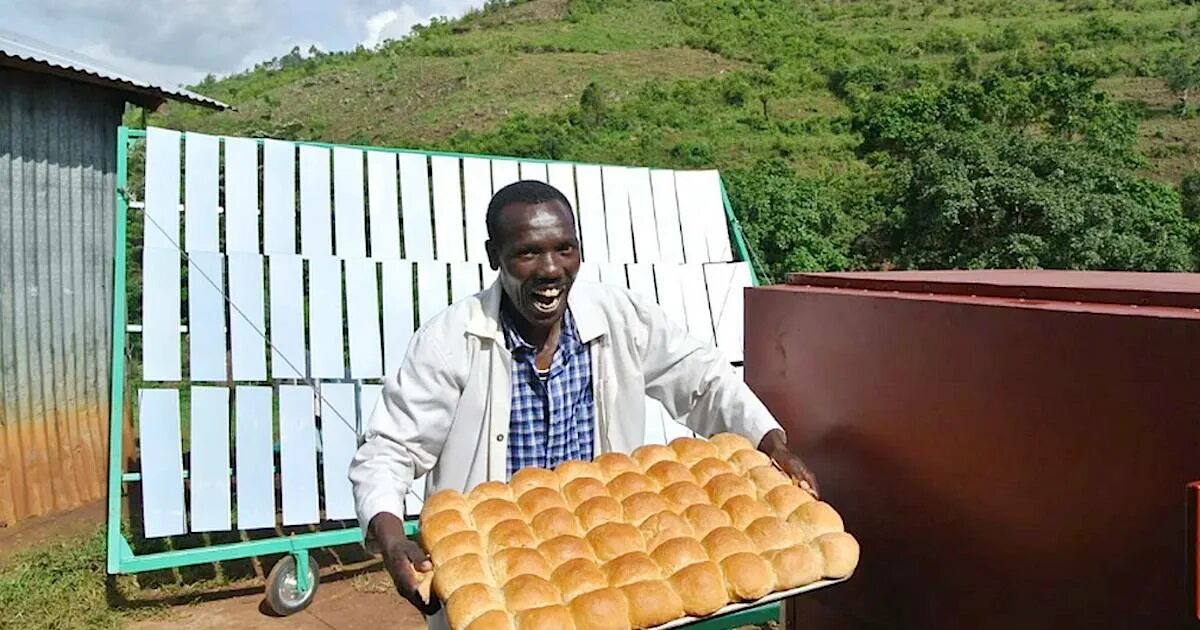 Негр пекарь. T me making bread африка. Человек пекарь. T me making bread африка. Египетская печь для хлеба.