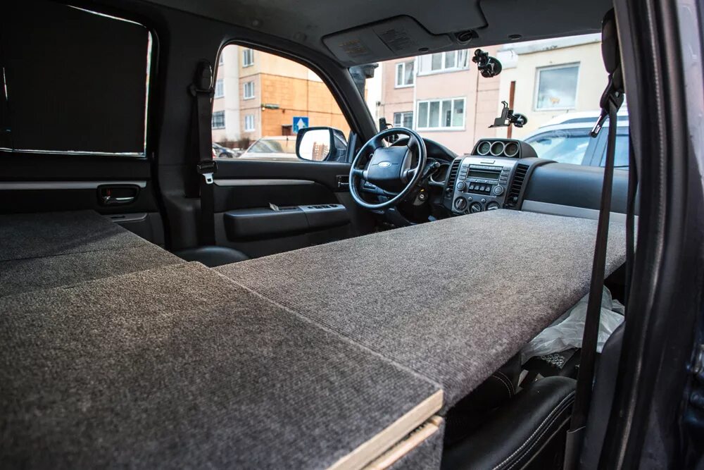 Колонки в машину. Уаз пикап перевозка. Как включить музыку в пикапе. Chevrolet silverado 2500 открытые двери. Пикап.