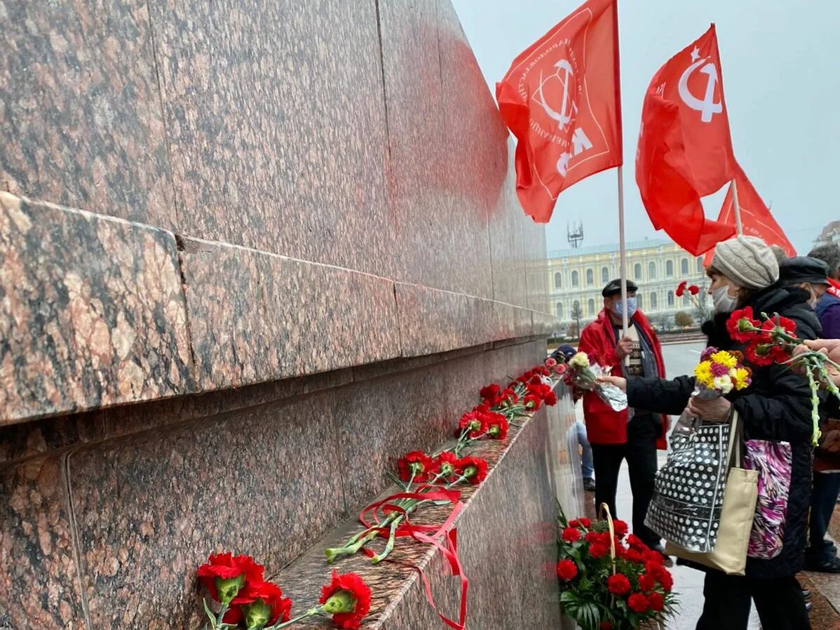 Красное день города. Фотография празднования одного из красных дней календаря. Подбери и наклей фотографию празднования одного из красных дней. Картинка празднования красного дня календаря. Празднование одного из красных дней календаря картинки.