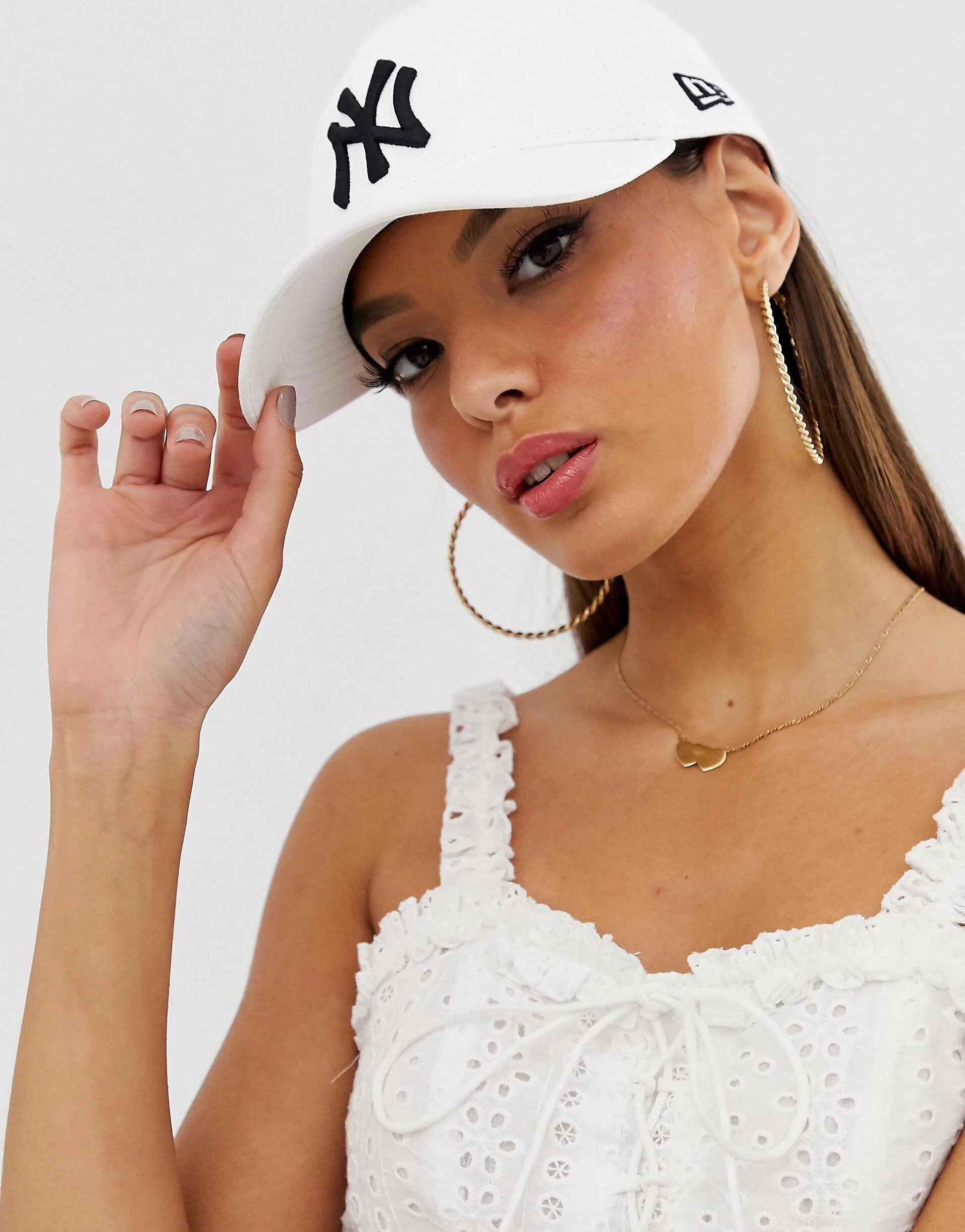 Эра модель. Кепка женская new era ny new york. кепка new era 9forty белая. new era белая. кепка нью эра белая.