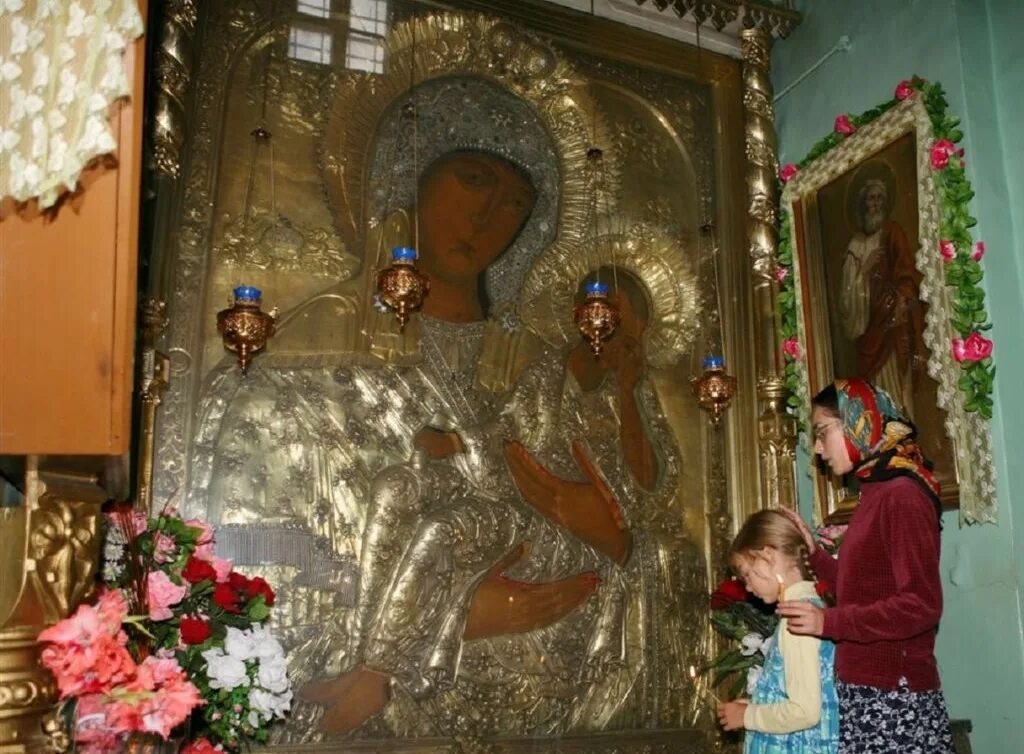 Храм иконы божией матери старорусская старая русса. Старорусской иконы божией матери (1570). Икона богородицы старорусская. Большая икона божьей матери в старой руссе. Старорусская икона старая русса.