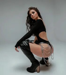 Тверк-танцовщица и инста-блогер малышка тася (tasya mini)