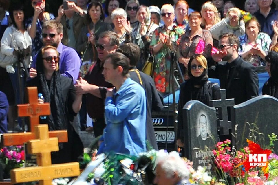 памятник жанне фриске. николо-архангельское кладбище жанна фриске. николо-архангельское кладбище жанна фриске. николо-архангельское кладбище жанна фриске. могила жанны фриске на николо архангельском кладбище.