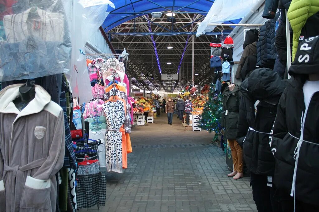 Хороший вещевой рынок. Вещевой рынок Таганрог. Таганрог рынок вещевой рынок. Оптовый рынок одежды. Центральный рынок одежда.