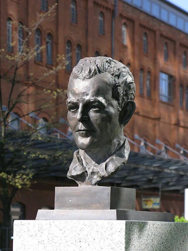 Георг эльзер. Винклер скульптор. памятник эльзеру в берлине. памятник адольфу гитлеру.
