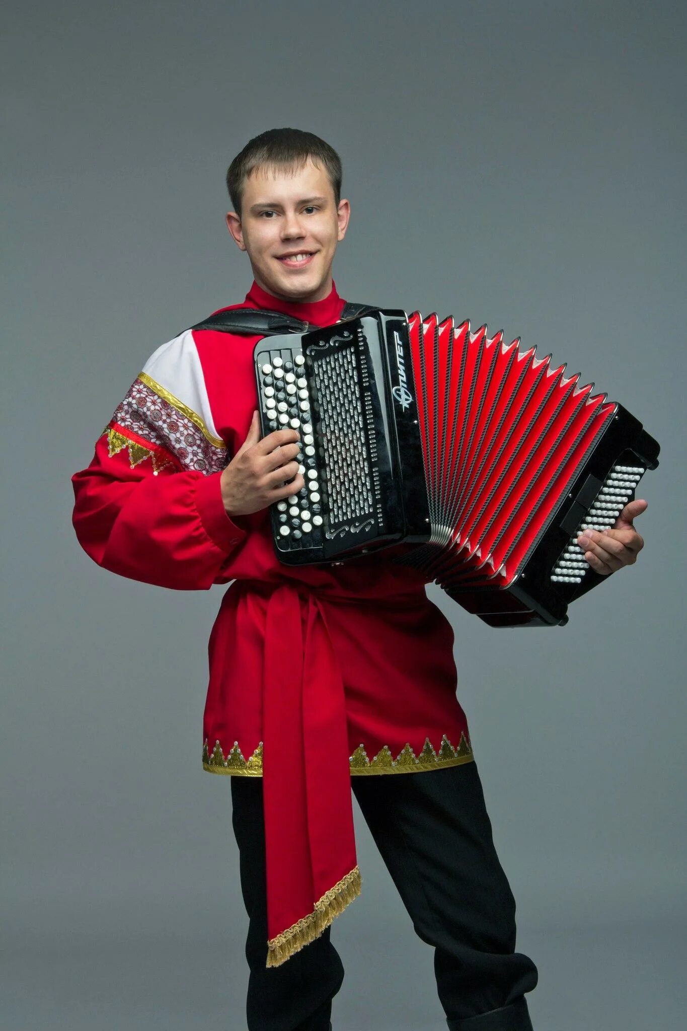 Гармонист «русские частушки» коростень. Александр поляков гармонист. Народный баянист. Баянист александр миленок. Костюм гармониста.