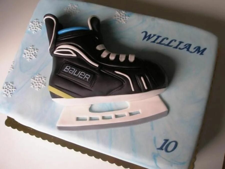 Торт хоккеисту. Торт с коньками. Хоккейные коньки из мастики. Торт в виде конька хоккейного.