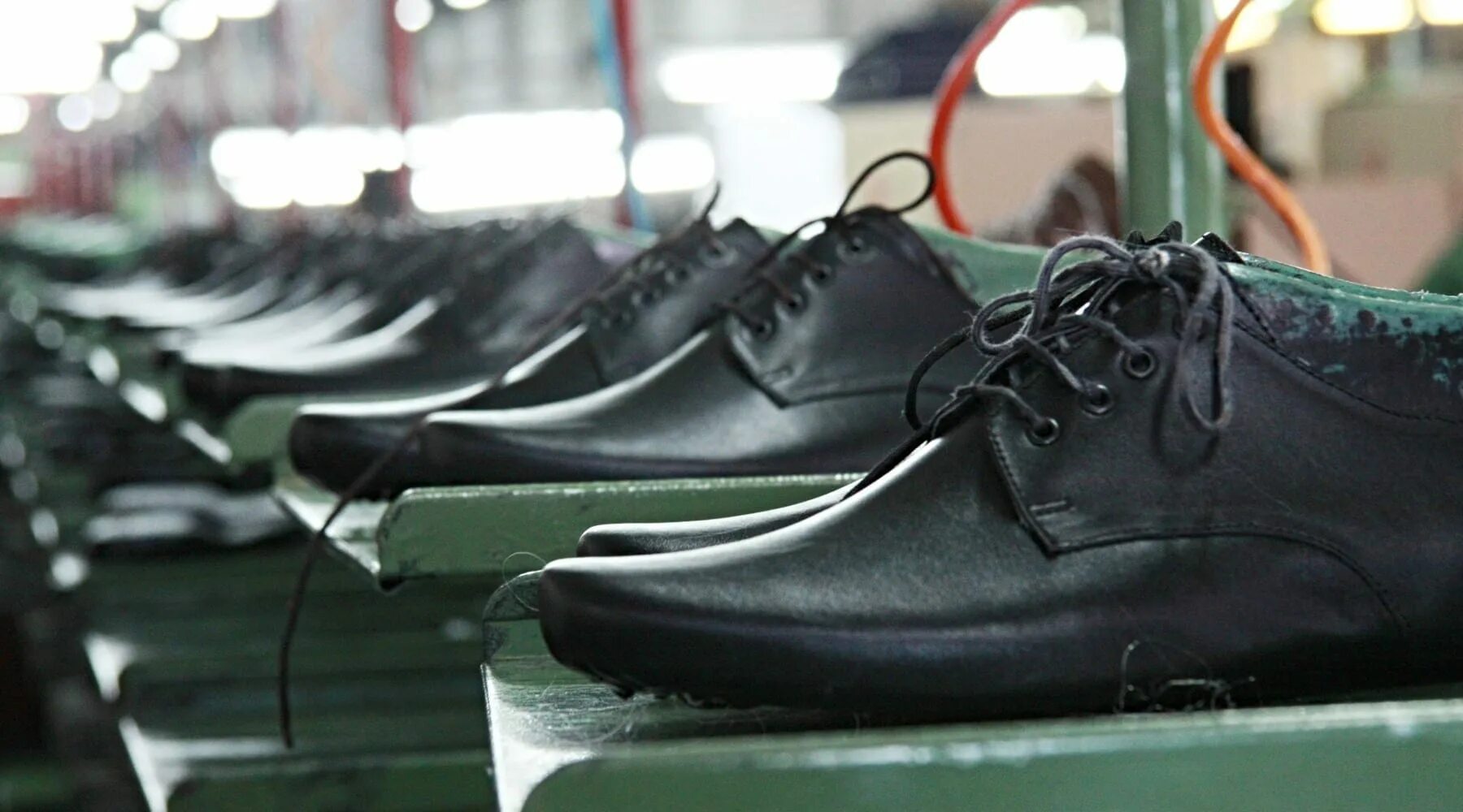производство обуви. обувная промышленность. обувная промышленность. где производится обувь. обувная фабрика талдом.