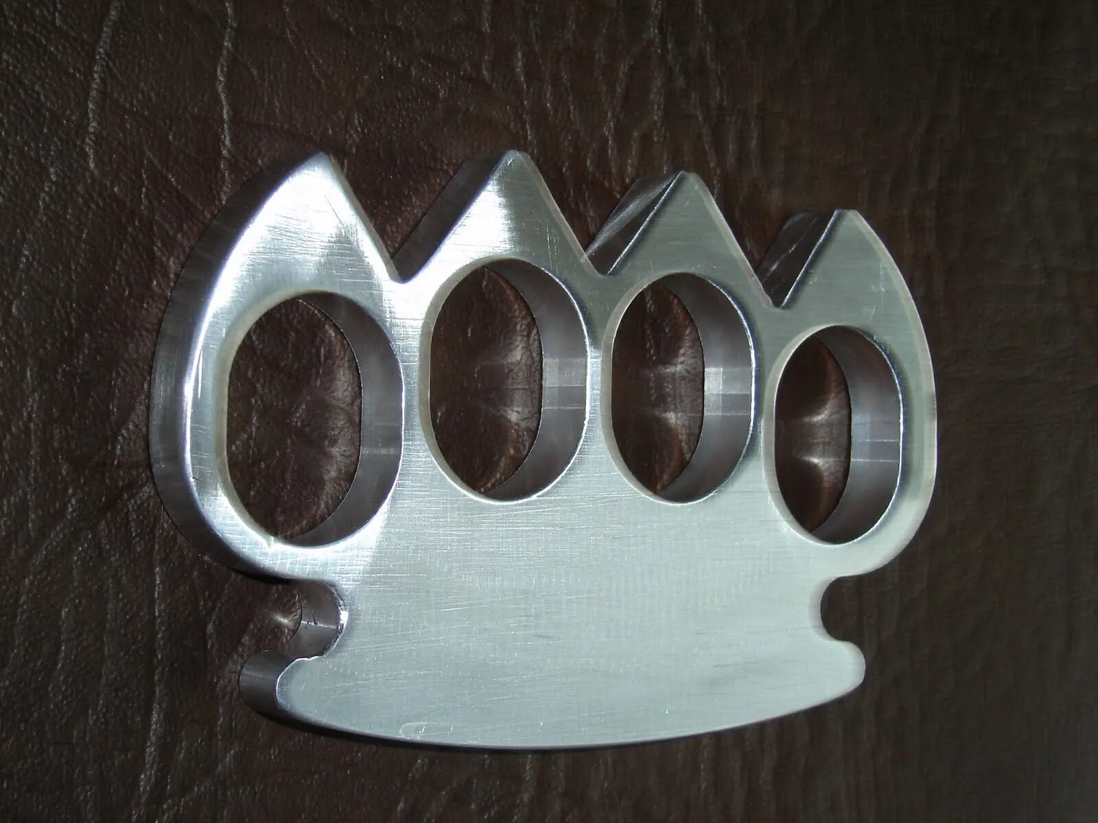 Knuckle duster. Knuckle duster v2 нож. нож кастет обои. ютуб кастеты. самый жесткий кастет.