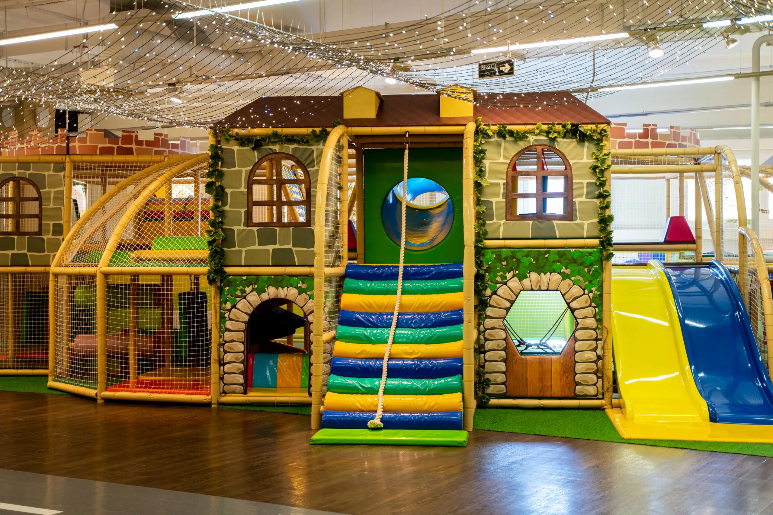 Туто круто. Тута круто екатеринбург. Туто круто комсомолл. Туто круто комсомолл. Тутокруто екатеринбург комсомолл.